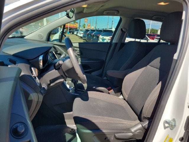2022 Chevrolet Trax LS - Photo 16